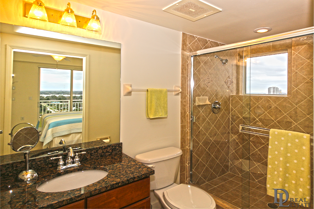 Island Crowne 1104 - Daytona Beach - FL Oceanfront Condo - Private Guest Suite Bathroom